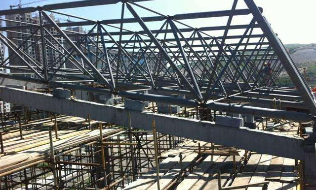 龙口简述网架公司的黑色压型钢板的吊装步履